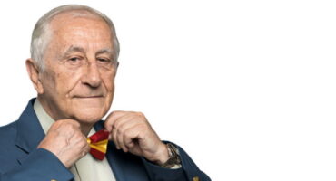 Con pajarita y sin tapujos