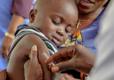 UNICEF España lanza #PequeñasSoluciones, una campaña para concienciar sobre la importancia de la vacunación infantil