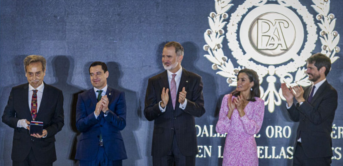 Los Reyes hacen entrega de la Medalla de Oro al mérito en las Bellas Artes a Pedro Cano