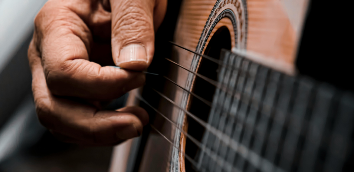 La música de Serrat, interpretada por el cuarteto de cuerda ‘La Emoción’, sonará en el patio del Centro Cultural Las Claras Fundación Cajamurcia