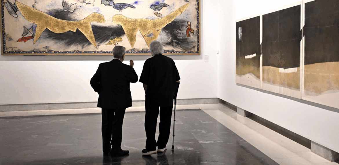 Cristóbal Gabarrón visita su exposición ‘El cristal de la memoria (1961-2025)’ en el Centro Cultural Las Claras Fundación Cajamurcia